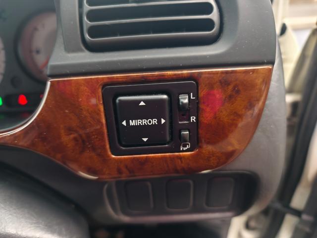 ミラジーノ ジーノ　メモリアルエディション　タイミングベルト交換済み　ウッド内装　パワーウインドウ　運転席エアバッグ　エアコン　パワステ　衝突安全ボディ　助手席エアバッグ（24枚目）
