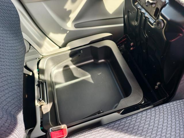 ＺＯＯＭオンライン商談は、リアルタイムでお車の状態を確認出来るので、大変好評を頂いております！！