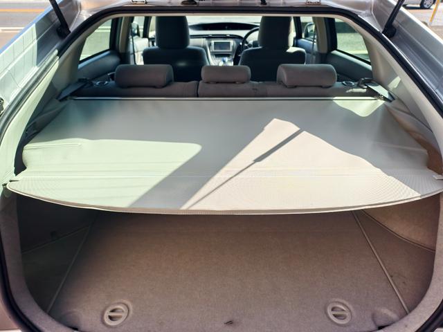 プリウス Ｓ　アイドリングストップ搭載　格納ミラー　Ｂモニタ－　ＡＵＴＯライト　インテリキー　ＨＤＤナビゲーション　デュアルエアバック　エアＢ　イモビライザー　ナビＴＶ　ＡＵＴＯエアコン　横スベリ防止　ＥＴＣ装備（18枚目）