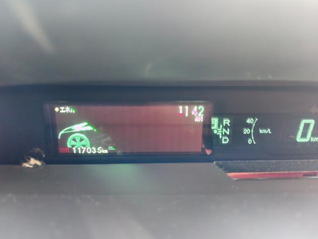 プリウス Ｓ　アイドリングストップ搭載　格納ミラー　Ｂモニタ－　ＡＵＴＯライト　インテリキー　ＨＤＤナビゲーション　デュアルエアバック　エアＢ　イモビライザー　ナビＴＶ　ＡＵＴＯエアコン　横スベリ防止　ＥＴＣ装備（23枚目）