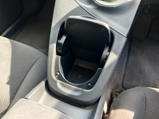 プリウス Ｓ　アイドリングストップ搭載　格納ミラー　Ｂモニタ－　ＡＵＴＯライト　インテリキー　ＨＤＤナビゲーション　デュアルエアバック　エアＢ　イモビライザー　ナビＴＶ　ＡＵＴＯエアコン　横スベリ防止　ＥＴＣ装備（28枚目）