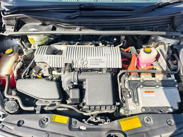 プリウス Ｓ　アイドリングストップ搭載　格納ミラー　Ｂモニタ－　ＡＵＴＯライト　インテリキー　ＨＤＤナビゲーション　デュアルエアバック　エアＢ　イモビライザー　ナビＴＶ　ＡＵＴＯエアコン　横スベリ防止　ＥＴＣ装備（40枚目）