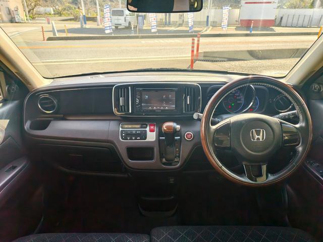 Ｎ－ＯＮＥ プレミアム　電動格納ドアミラー　運転席エアバック　イモビライザー　ＵＳＢ接続　ＥＴＣ装備　バックモニター　助手席エアバック　パワーステ　衝突安全ボディ　フルオートエアコン　スマ－トキ－　キーレス　ナビ　ＡＢＳ（9枚目）