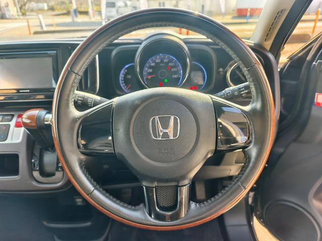 Ｎ－ＯＮＥ プレミアム　電動格納ドアミラー　運転席エアバック　イモビライザー　ＵＳＢ接続　ＥＴＣ装備　バックモニター　助手席エアバック　パワーステ　衝突安全ボディ　フルオートエアコン　スマ－トキ－　キーレス　ナビ　ＡＢＳ（25枚目）