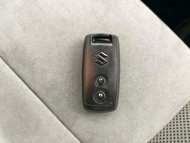 セルボ ＧリミテッドＩＩ　キーフリーシステム　パワーウインドウ　運転席エアバッグ　スマキー　盗難警報装置　電格ミラー　衝突安全ボディ　パワーステアリング　エアコン　ダブルエアバック（29枚目）