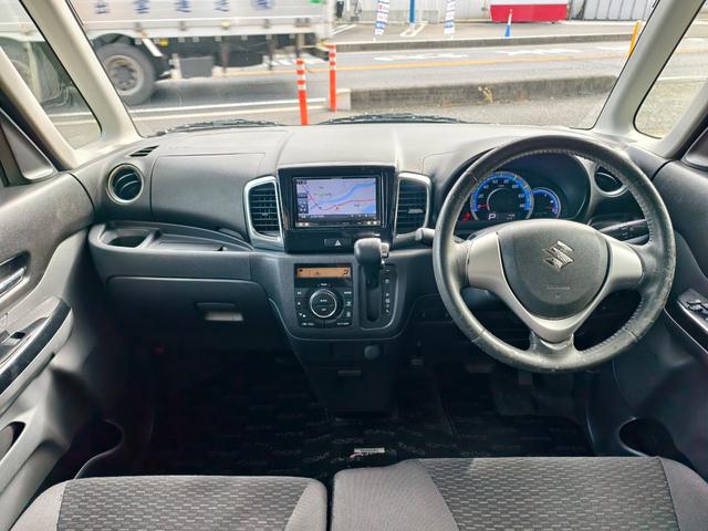 スペーシアカスタム ＴＳ　アイドルストップ　ＢＴ接続　フルセグ地デジ　Ｒカメラ　フルオートエアコン　フルフラットシート　ターボ車　盗難防止装置　ＡＵＴＯライト　ナビＴＶ　スマートキ－　パワーウインドウ　ＳＲＳ　ＥＴＣ　ＵＳＢ（11枚目）