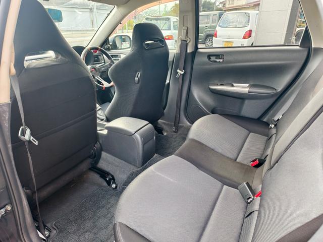 インプレッサ Ｓ－ＧＴ　スポーツパッケージ　タイミングベルト交換済み　社外マフラー　車高調　ＡＤＶＡＮホイール　追加メーター　レカロシート　ローダウン　クルコン　オートエアコン　ＥＴＣ　電動格納ミラー　ＡＢＳ　盗難防止システム　衝突安全ボディ（18枚目）