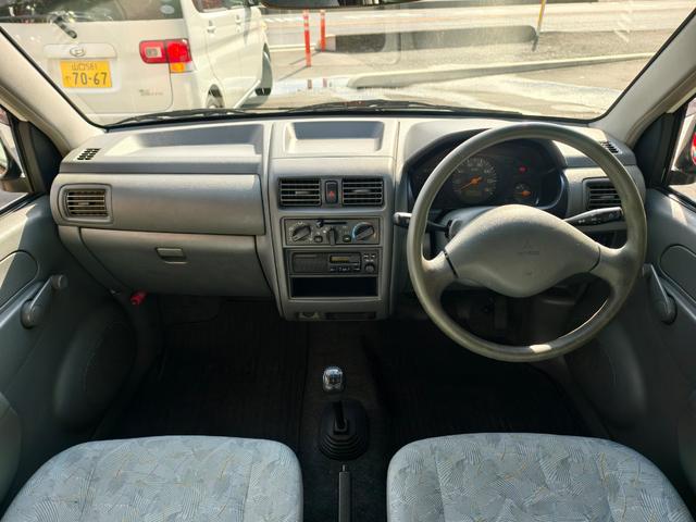 ミニカ ライラ　５速マニュアル　ワンオーナー　パワステ　衝突安全ボディ　マニュアルエアコン　手動開閉ウインドウ　純正ラジオデッキ　スペアキー（11枚目）