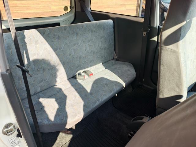 ミニカ ライラ　５速マニュアル　ワンオーナー　パワステ　衝突安全ボディ　マニュアルエアコン　手動開閉ウインドウ　純正ラジオデッキ　スペアキー（16枚目）