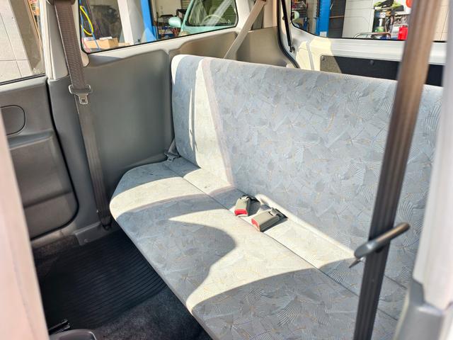 ミニカ ライラ　５速マニュアル　ワンオーナー　パワステ　衝突安全ボディ　マニュアルエアコン　手動開閉ウインドウ　純正ラジオデッキ　スペアキー（17枚目）