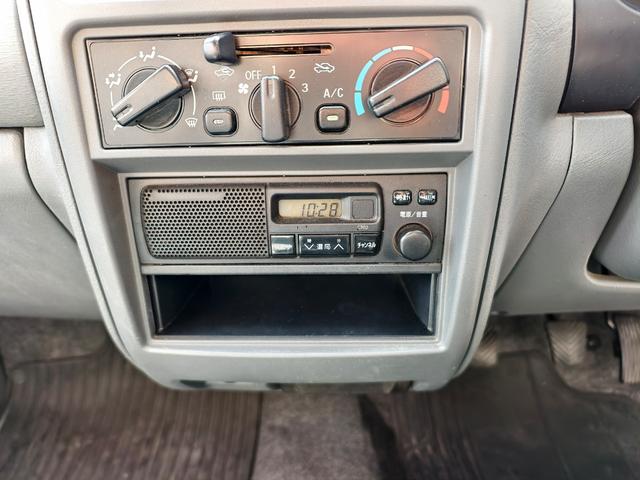 ミニカ ライラ　５速マニュアル　ワンオーナー　パワステ　衝突安全ボディ　マニュアルエアコン　手動開閉ウインドウ　純正ラジオデッキ　スペアキー（23枚目）