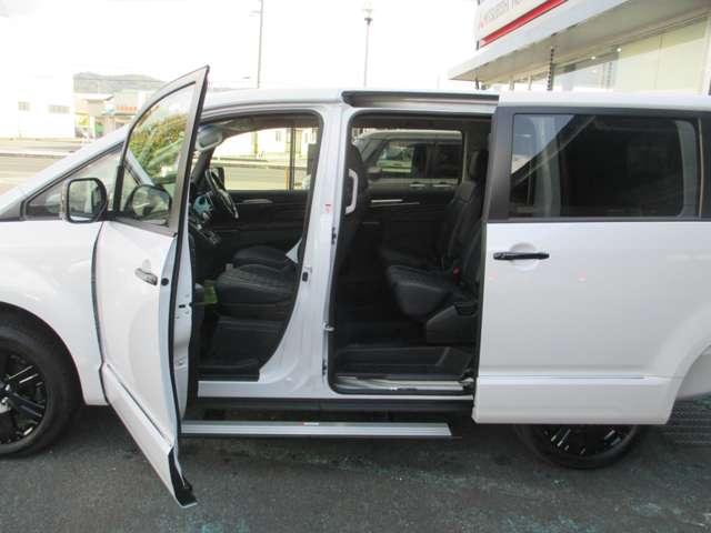 デリカD:5 ブラックエディション メモリーナビ・電動ステップ オートクルーズコントロール 両側自動スライドドア パワーバックゲート LEDヘッドランプ 4WD 電動シート スマートキー シートヒーター フルセグTV 誤発進抑制機能(7枚目)