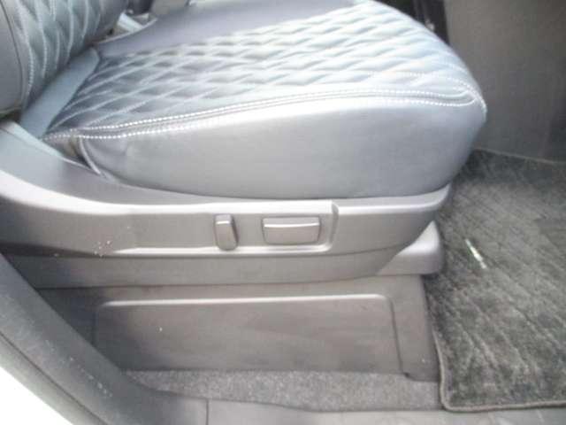 デリカD:5 ブラックエディション メモリーナビ・電動ステップ オートクルーズコントロール 両側自動スライドドア パワーバックゲート LEDヘッドランプ 4WD 電動シート スマートキー シートヒーター フルセグTV 誤発進抑制機能(10枚目)