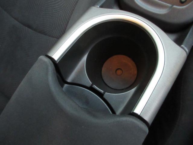プリウス Ｓ　全国１年保証　社外ＳＤナビ　禁煙車　Ｂｌｕｅｔｏｏｔｈ接続　バックモニター　フルセグＴＶ　ＣＤ／ＤＶＤ再生　ＥＴＣ　ステアリングリモコン　衝突安全ボディー　盗難防止システム　運転席・助手席エアバッグ（29枚目）