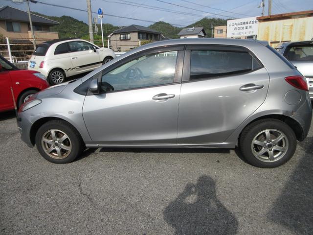 デミオ １３Ｃ　ユーザー下取車　禁煙車　ＥＴＣ　オーディオレス　衝突安全ボディー　運転席・助手席エアバッグ（12枚目）