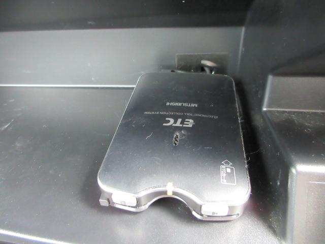 プリウス S 全国1年保証 ETC バックカメラ プッシュスタート スマートキー ステアリングリモコン オーディオレス 衝突安全ボディー 盗難防止システム 運転席・助手席エアバッグ(30枚目)