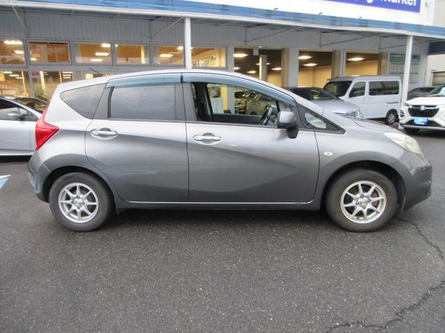 ノート メダリスト　ユーザー下取り車　禁煙車　純正ＳＤナビ　Ｂｌｕｅｔｏｏｔｈ接続　バックモニター　アラウンドビューモニター　フルセグＴＶ　ＣＤ／ＤＶＤ再生　ＥＴＣ　衝突安全ボディー　盗難防止システム　エアバッグ（11枚目）