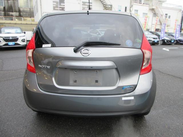 ノート メダリスト　ユーザー下取り車　禁煙車　純正ＳＤナビ　Ｂｌｕｅｔｏｏｔｈ接続　バックモニター　アラウンドビューモニター　フルセグＴＶ　ＣＤ／ＤＶＤ再生　ＥＴＣ　衝突安全ボディー　盗難防止システム　エアバッグ（14枚目）