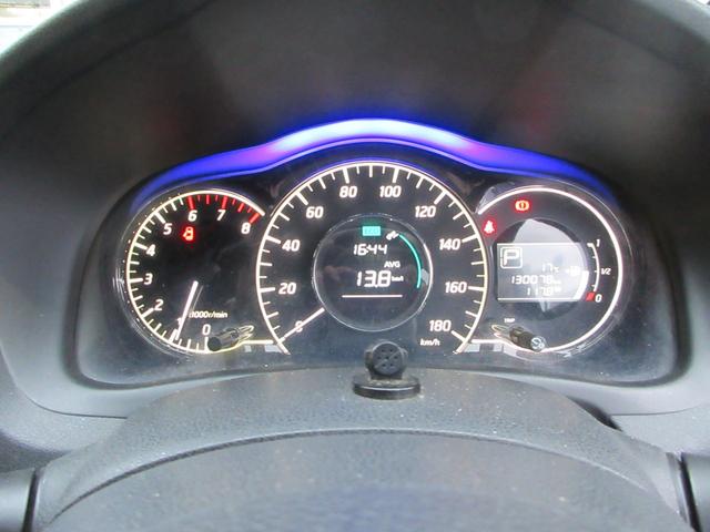 ノート メダリスト　ユーザー下取り車　禁煙車　純正ＳＤナビ　Ｂｌｕｅｔｏｏｔｈ接続　バックモニター　アラウンドビューモニター　フルセグＴＶ　ＣＤ／ＤＶＤ再生　ＥＴＣ　衝突安全ボディー　盗難防止システム　エアバッグ（24枚目）