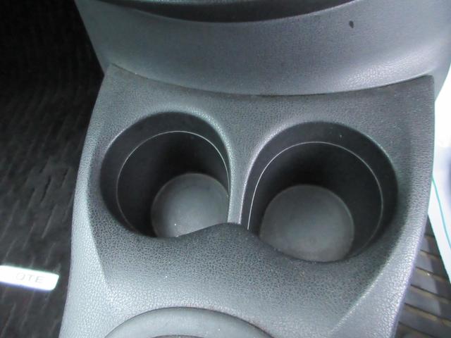 ノート メダリスト　ユーザー下取り車　禁煙車　純正ＳＤナビ　Ｂｌｕｅｔｏｏｔｈ接続　バックモニター　アラウンドビューモニター　フルセグＴＶ　ＣＤ／ＤＶＤ再生　ＥＴＣ　衝突安全ボディー　盗難防止システム　エアバッグ（28枚目）