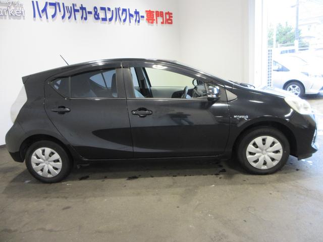 アクア L 全国1年保証 禁煙車 社外メモリーナビ ワンセグTV バックモニター ETC CD/USB 衝突安全ボディー 運転席・助手席エアバッグ(11枚目)