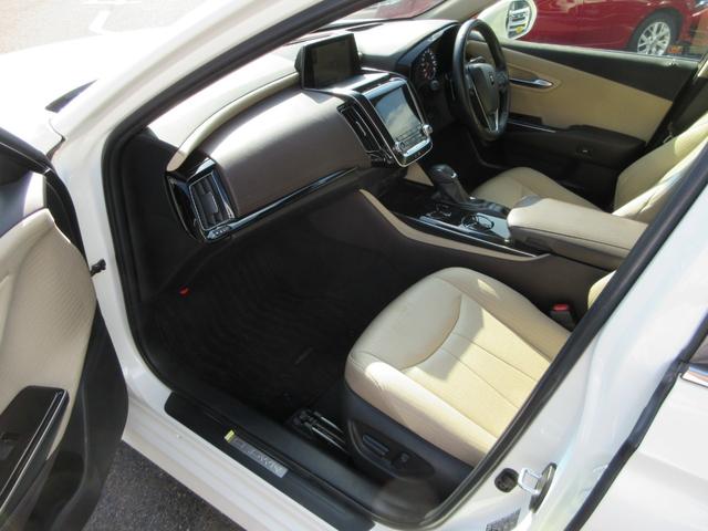 クラウンハイブリッド S Cパッケージ 全国1年保証 純正ナビ BLUETOOTH接続 パノラミックビューモニター プリクラッシュブレーキ 車線逸脱警報装置 横滑り防止装置 LEDヘッドライト プッシュスタート 純正アルミ ドラレコ(18枚目)