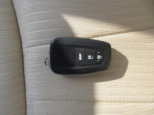 クラウンハイブリッド S Cパッケージ 全国1年保証 純正ナビ BLUETOOTH接続 パノラミックビューモニター プリクラッシュブレーキ 車線逸脱警報装置 横滑り防止装置 LEDヘッドライト プッシュスタート 純正アルミ ドラレコ(29枚目)