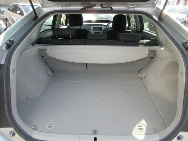 プリウス S 後期モデル 全国1年保証 横滑り防止装置 アイドリングストップ オートエアコン ABS HIDヘッドライト プッシュスタート スマートキー 盗難警報装置 ビルトインETC(16枚目)