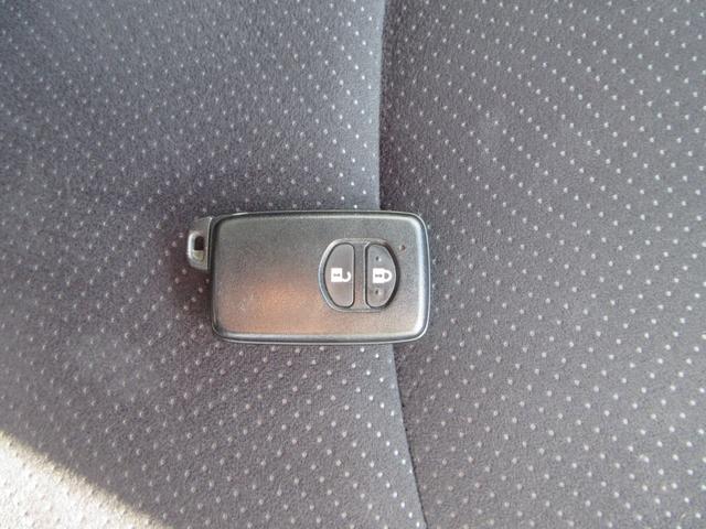 プリウス S 後期モデル 全国1年保証 横滑り防止装置 アイドリングストップ オートエアコン ABS HIDヘッドライト プッシュスタート スマートキー 盗難警報装置 ビルトインETC(24枚目)