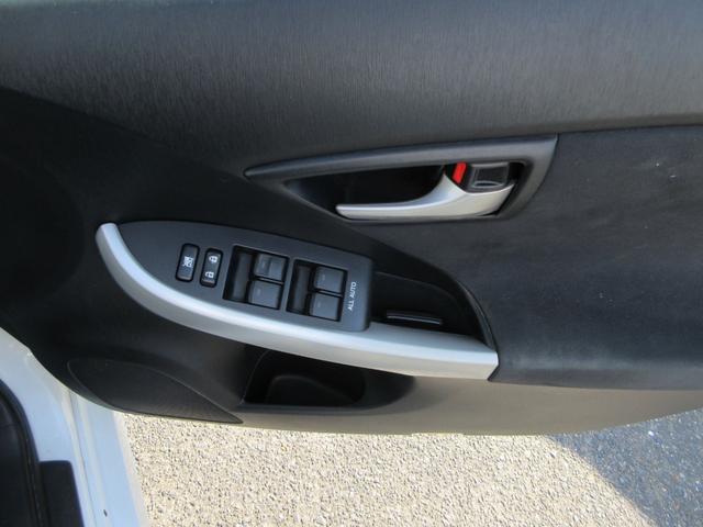 プリウス L 後期モデル 全国1年保証 純正CDオーディオ 横滑り防止装置 アイドリングストップ オートエアコン ABS プッシュスタート スマートキー 盗難警報装置 電動格納ミラー ETC付き(26枚目)