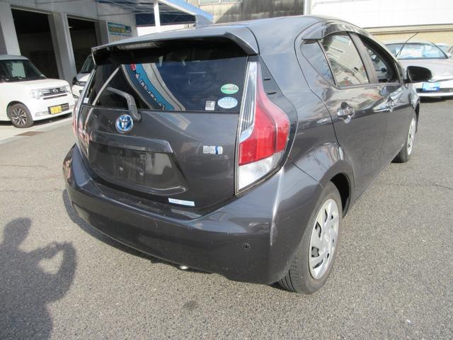 アクア S 全国1年保証 禁煙車 純正SDナビ Bluetooth接続 バックモニター コーナーセンサー 前席シートヒーター CD/SD ワンセグTV 衝突安全ボディー 運転席・助手席エアバッグ(13枚目)