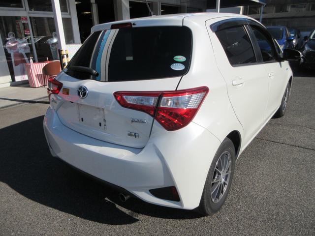 ヴィッツ ハイブリッド　ジュエラ　ユーザー下取車　ワンオーナー　禁煙車　全国１年保証　純正ＳＤナビ　Ｂｌｕｅｔｏｏｔｈ接続　バックモニター　前ドラレコ　前席シートヒーター　ＥＴＣ　フルセグＴＶ　ＣＤ／ＤＶＤ再生　車線逸脱防止機能（13枚目）