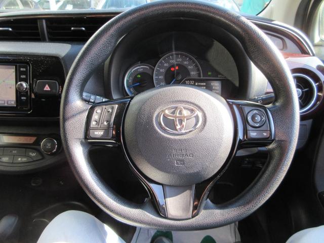 ヴィッツ ハイブリッド　ジュエラ　ユーザー下取車　ワンオーナー　禁煙車　全国１年保証　純正ＳＤナビ　Ｂｌｕｅｔｏｏｔｈ接続　バックモニター　前ドラレコ　前席シートヒーター　ＥＴＣ　フルセグＴＶ　ＣＤ／ＤＶＤ再生　車線逸脱防止機能（25枚目）