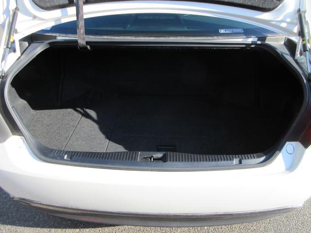 クラウンハイブリッド アスリートＧ　全国１年保証　禁煙車　純正ＨＤＤナビ　フルセグＴＶ　Ｂｌｕｅｔｏｏｔｈ接続　バックモニター　ＥＴＣ　本革パワーシート　オートクルーズコントロール　ＣＤ／ＤＶＤ再生　衝突安全ボディー　盗難防止システム（16枚目）