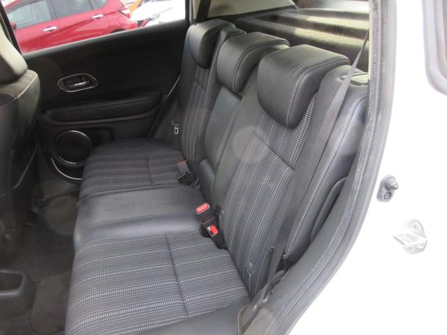 ヴェゼル ハイブリッドＺ　禁煙車　純正ＳＤナビ　ＣＤ／ＤＶＤ　バックカメラ　フルセグＴＶ　Ｂｌｕｅｔｏｏｔｈ接続　オートクルーズコントロール　ＬＥＤヘッドライト　プッシュスタート　シートヒーター　あんしんパッケージ（20枚目）