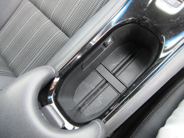 ヴェゼル ハイブリッドＺ　禁煙車　純正ＳＤナビ　ＣＤ／ＤＶＤ　バックカメラ　フルセグＴＶ　Ｂｌｕｅｔｏｏｔｈ接続　オートクルーズコントロール　ＬＥＤヘッドライト　プッシュスタート　シートヒーター　あんしんパッケージ（29枚目）