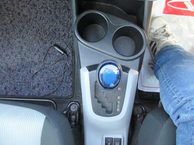 アクア Ｓ　純正ＳＤナビ　ワンセグＴＶ　前方ドラレコ　前席シートヒーター　プッシュスタート　スマートキー　衝突安全ボディー　運転席・助手席エアバッグ（23枚目）