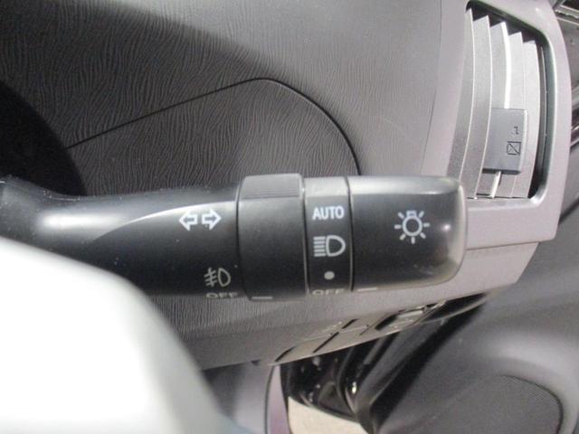 プリウス Ｓ　後期型　純正ナビ　フルセグＴＶ　バックカメラ　ＥＴＣ　ＨＩＤヘッドライト　ｂｌｕｅｔｏｏｔｈ接続　　オートエアコン　ドライブレコーダー前後　純正１５インチアルミ　スマートキー　プッシュスタート（23枚目）