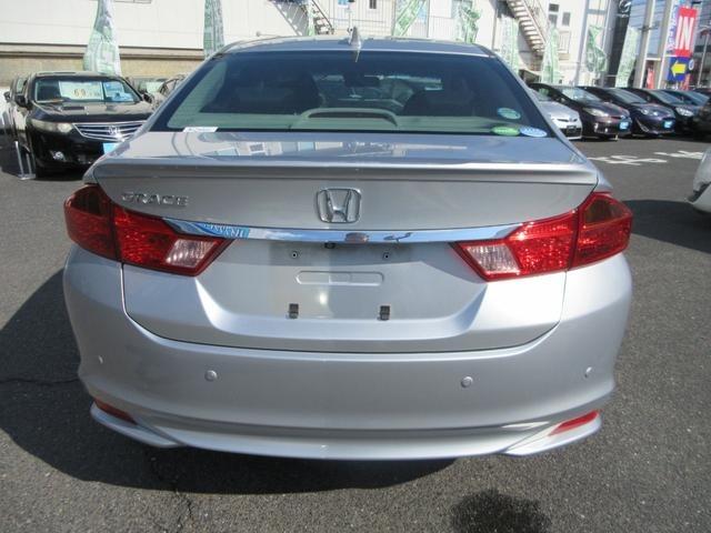 グレイス ＬＸ　純正ＳＤナビ　ワンセグＴＶ　Ｂｌｕｅｔｏｏｔｈ接続　ＥＴＣ　ＬＥＤヘッドライト　電動格納ミラー　衝突安全ボディー　盗難防止システム　プッシュスタート　スマートキー　盗難警報装置（8枚目）