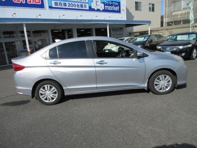 グレイス ＬＸ　純正ＳＤナビ　ワンセグＴＶ　Ｂｌｕｅｔｏｏｔｈ接続　ＥＴＣ　ＬＥＤヘッドライト　電動格納ミラー　衝突安全ボディー　盗難防止システム　プッシュスタート　スマートキー　盗難警報装置（9枚目）