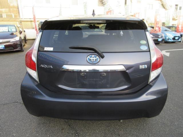 アクア Ｓ　純正ナビ　バックモニター　横滑り防止装置　アイドリングストップ　オートエアコン　ＡＢＳ　プッシュスタート　スマートキー　盗難警報装置　前後ドラレコ　ＥＴＣ付き（8枚目）