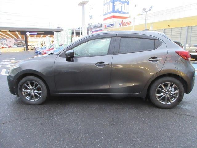 デミオ １３Ｓツーリング　純正ＳＤナビ・フルセグＴＶ　バックカメラ　スマートシティブレーキサポート　前席シートヒーター　ＬＥＤヘッドランプ　プッシュスタート　スマートキー　盗難警報装置　ドラレコ　ＥＴＣ付き（10枚目）