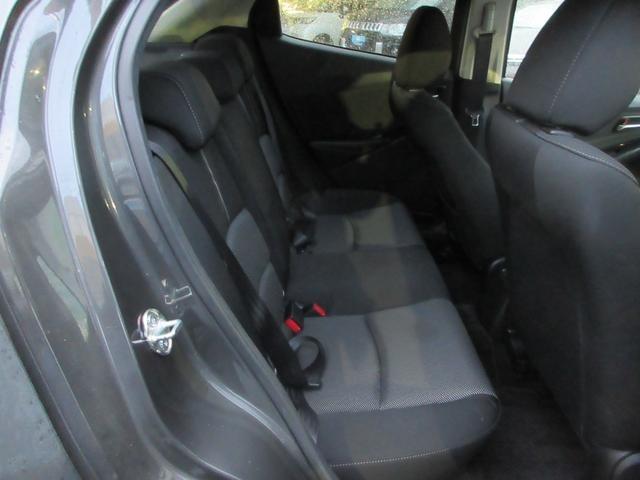 デミオ １３Ｓツーリング　純正ＳＤナビ・フルセグＴＶ　バックカメラ　スマートシティブレーキサポート　前席シートヒーター　ＬＥＤヘッドランプ　プッシュスタート　スマートキー　盗難警報装置　ドラレコ　ＥＴＣ付き（18枚目）