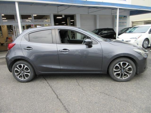 デミオ ＸＤ　ブラックレザーリミテッド　純正ＳＤナビ　Ｂｌｕｅｔｏｏｔｈ接続　フルセグＴＶ　クルーズコントロール　ハーフレザーシート　ステアリングリモコン　ＥＴＣ　衝突被害軽減システム　衝突安全ボディ（8枚目）