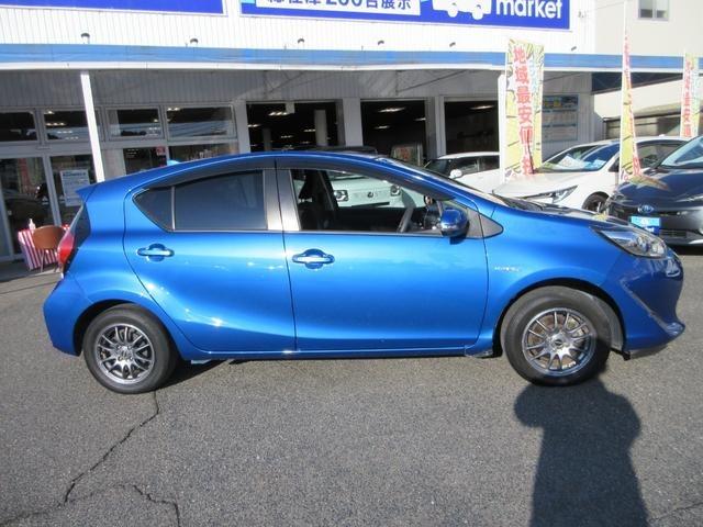 アクア Ｓ　禁煙車　純正ＳＤナビ　Ｂｌｕｅｔｏｏｔｈ接続　バックモニター　フルセグＴＶ　ＣＤ　車線逸脱防止機能　ステアリングリモコン　衝突安全ボディー　盗難防止システム（9枚目）