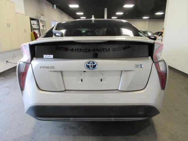 プリウス Ｓ　純正ＳＤナビ　サンルーフ　フルセグＴＶ　Ｂｌｕｅｔｏｏｔｈ接続　バックモニター　ＣＤ／ＤＶＤ　ＥＴＣ　ステアリングリモコン　ＬＥＤヘッドライト　衝突安全ボディー　盗難防止システム（8枚目）