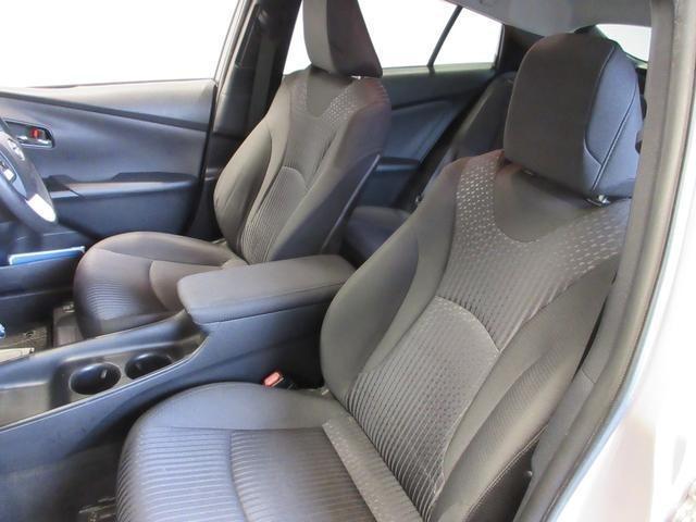 プリウス Ｓ　純正ＳＤナビ　サンルーフ　フルセグＴＶ　Ｂｌｕｅｔｏｏｔｈ接続　バックモニター　ＣＤ／ＤＶＤ　ＥＴＣ　ステアリングリモコン　ＬＥＤヘッドライト　衝突安全ボディー　盗難防止システム（15枚目）