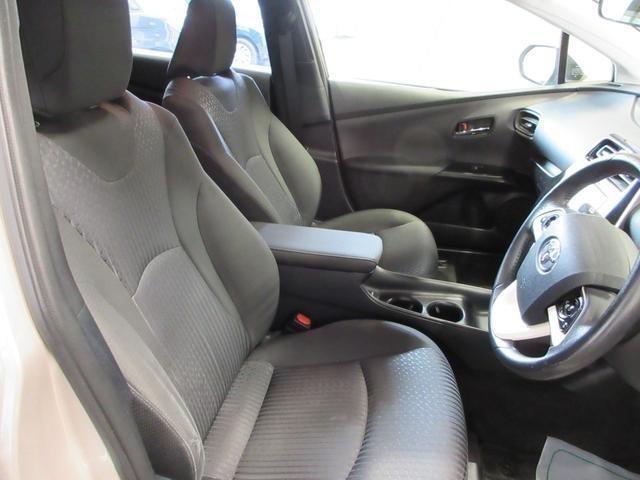 プリウス Ｓ　純正ＳＤナビ　サンルーフ　フルセグＴＶ　Ｂｌｕｅｔｏｏｔｈ接続　バックモニター　ＣＤ／ＤＶＤ　ＥＴＣ　ステアリングリモコン　ＬＥＤヘッドライト　衝突安全ボディー　盗難防止システム（16枚目）