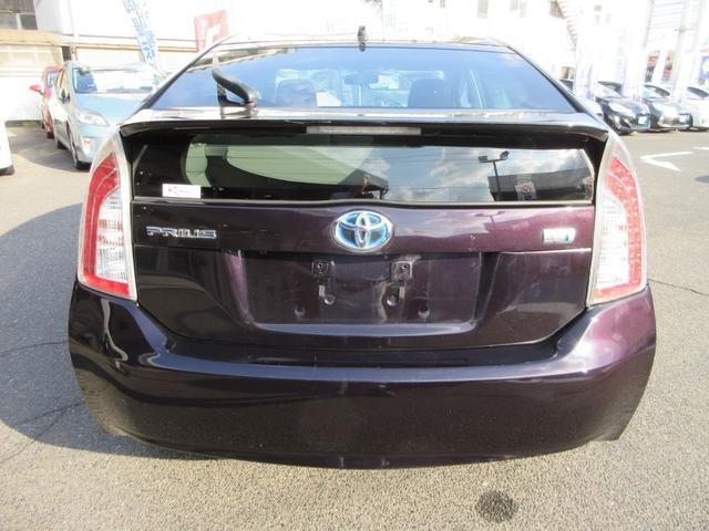 プリウス Ｓ　禁煙車　社外ＳＤナビ　Ｂｌｕｅｔｏｏｔｈ接続　バックモニター　フルセグＴＶ　ＣＤ／ＤＶＤ再生　ＥＴＣ　ステアリングリモコン　衝突安全ボディー　盗難防止システム　運転席・助手席エアバッグ（8枚目）