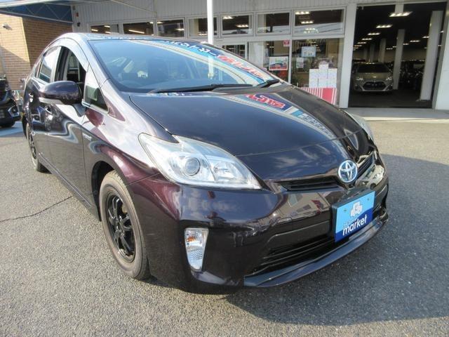 プリウス Ｓ　禁煙車　社外ＳＤナビ　Ｂｌｕｅｔｏｏｔｈ接続　バックモニター　フルセグＴＶ　ＣＤ／ＤＶＤ再生　ＥＴＣ　ステアリングリモコン　衝突安全ボディー　盗難防止システム　運転席・助手席エアバッグ（10枚目）